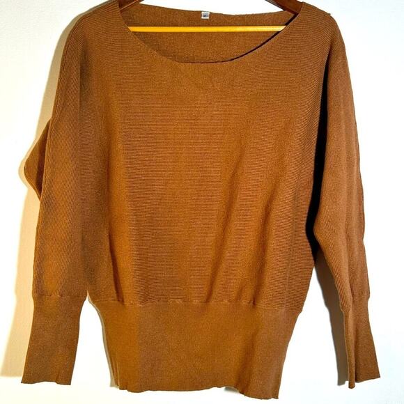 Feiersi Gold Sweater - Picture 1 of 4